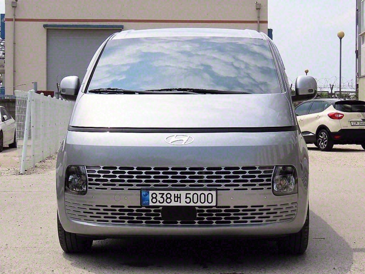 HYUNDAI STARIA 2024