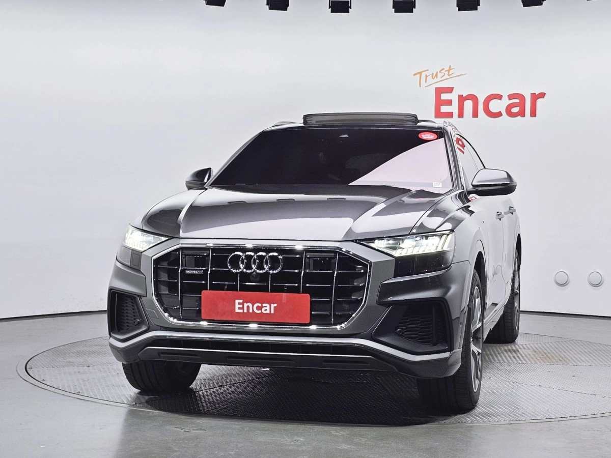 AUDI Q8 4M