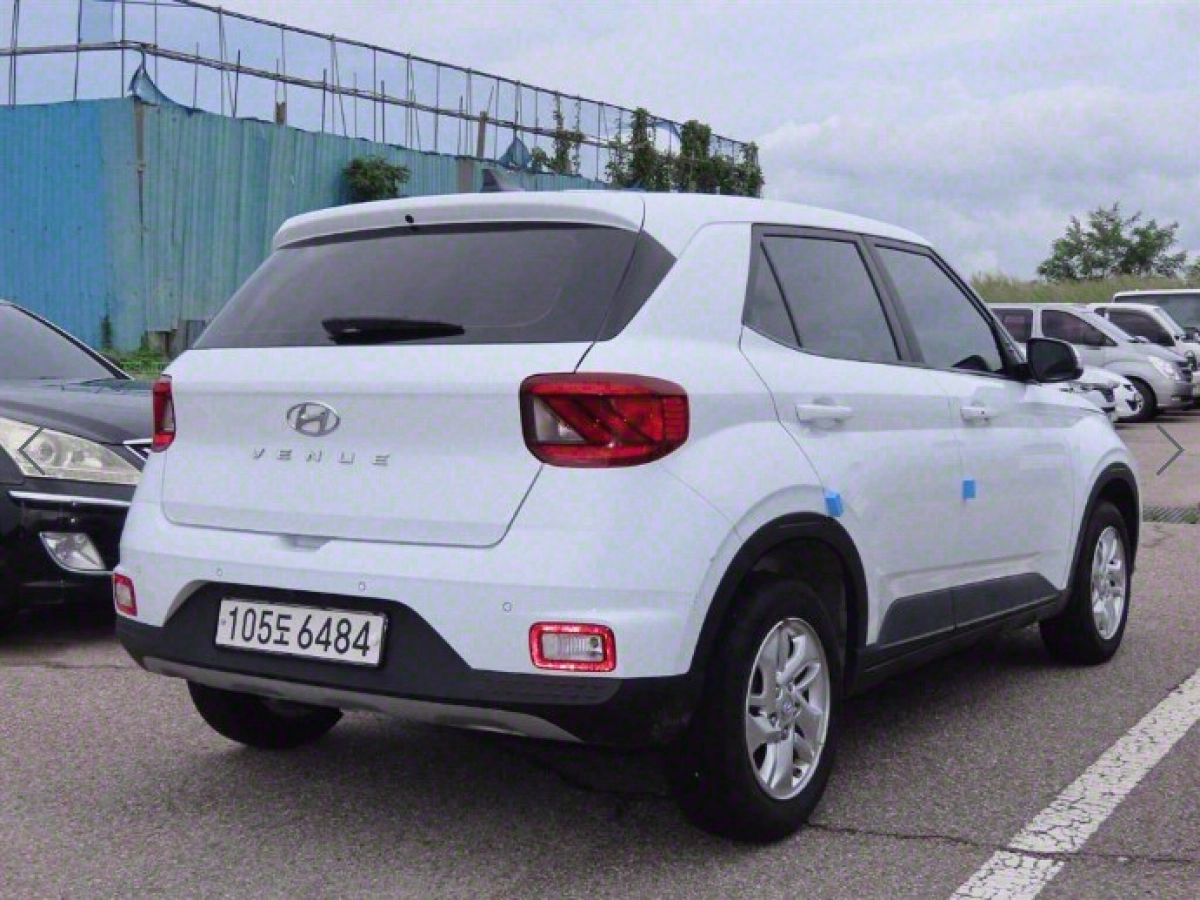 HYUNDAI VENUE