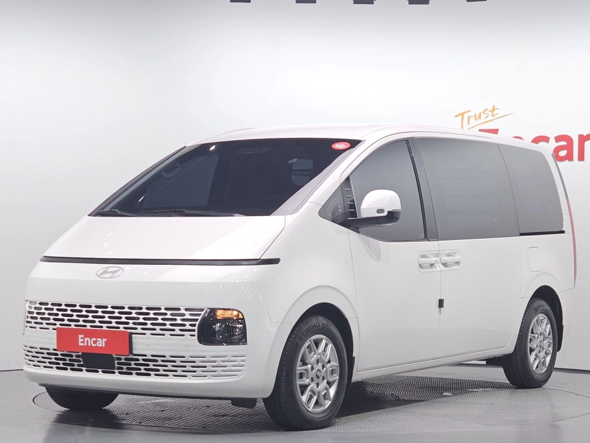 HYUNDAI STARIA 2025