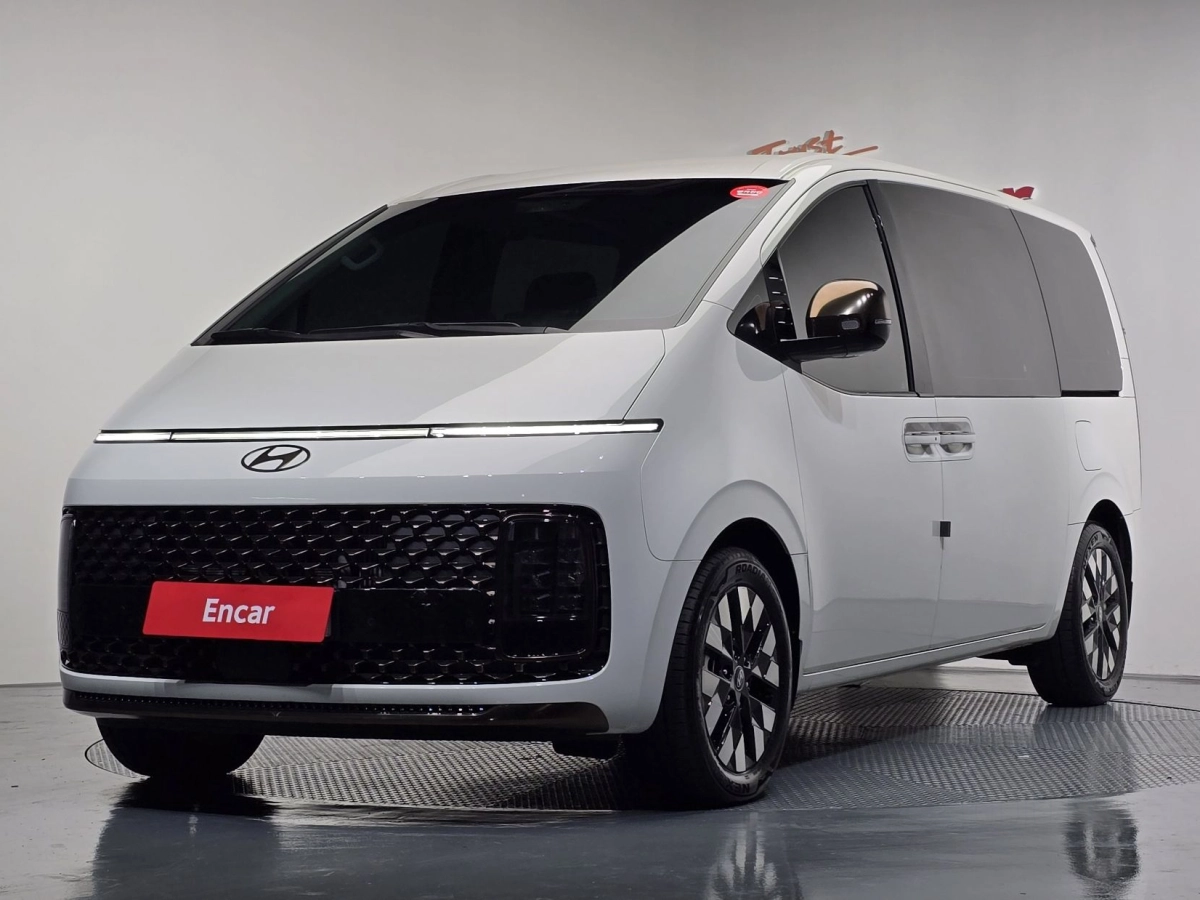 HYUNDAI STARIA 2025