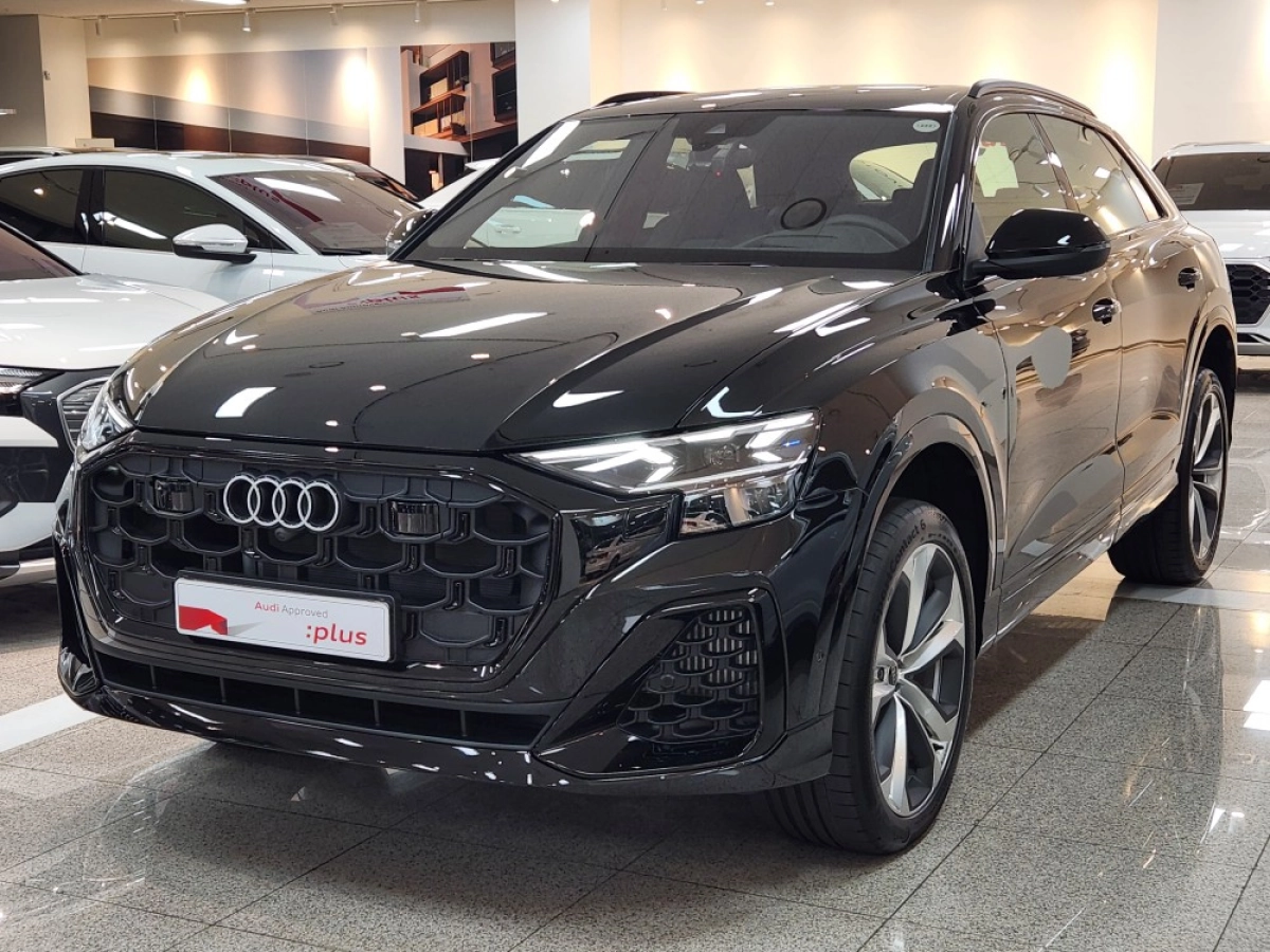 AUDI Q8 4M