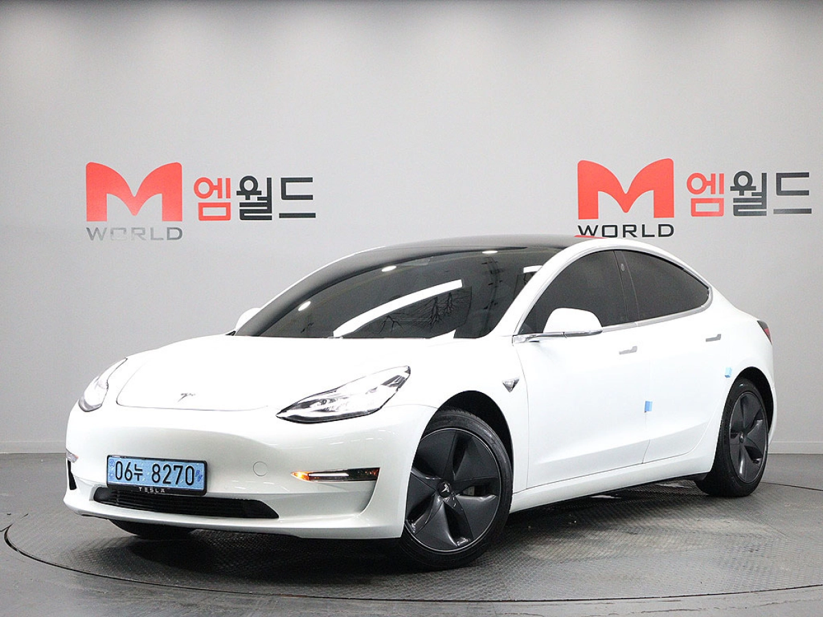 TESLA MODEL 3