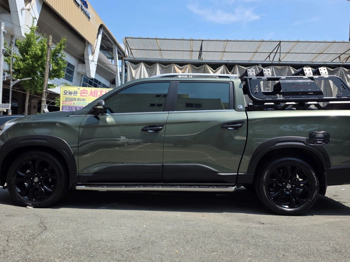 SSANGYONG REXTON SPORTS CAR