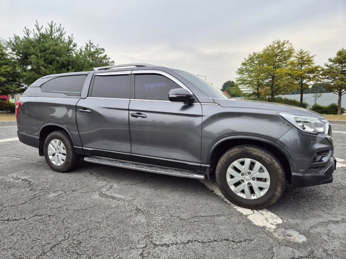 SSANGYONG REXTON SPORTS CAR