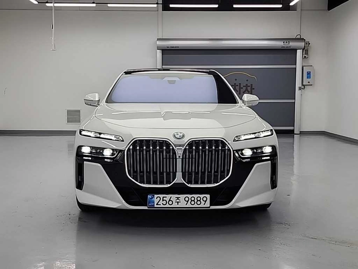 BMW 7-SERIES G70