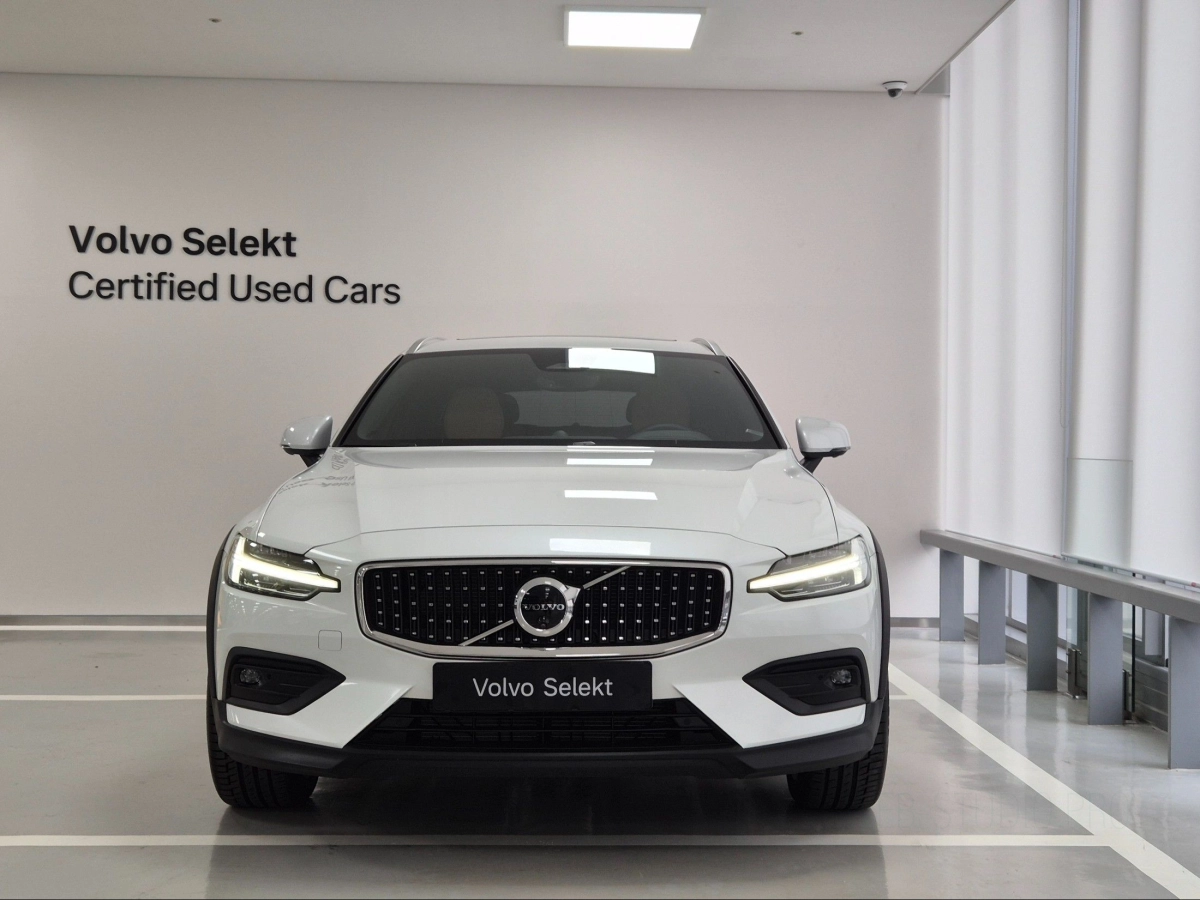 VOLVO V60 CROSS COUNTRY