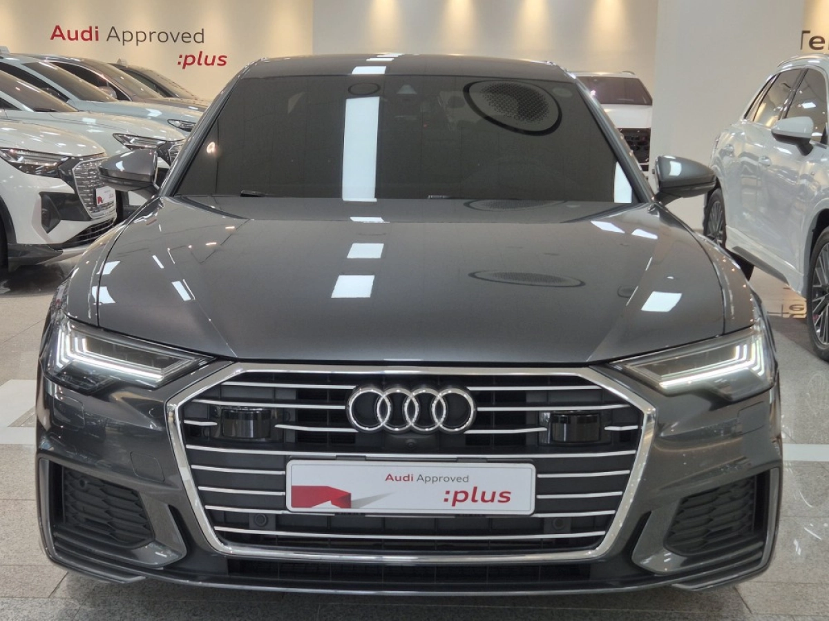AUDI A6 C8