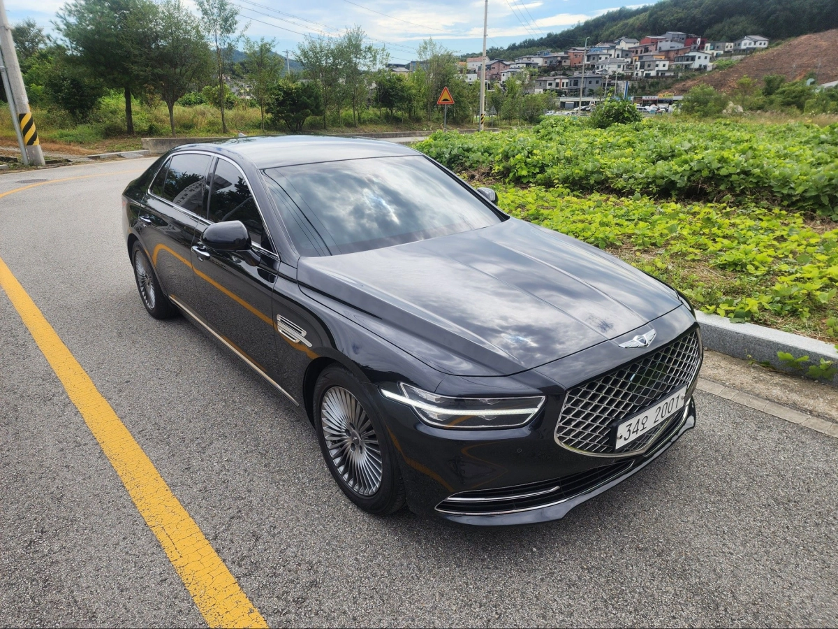 GENESIS G90
