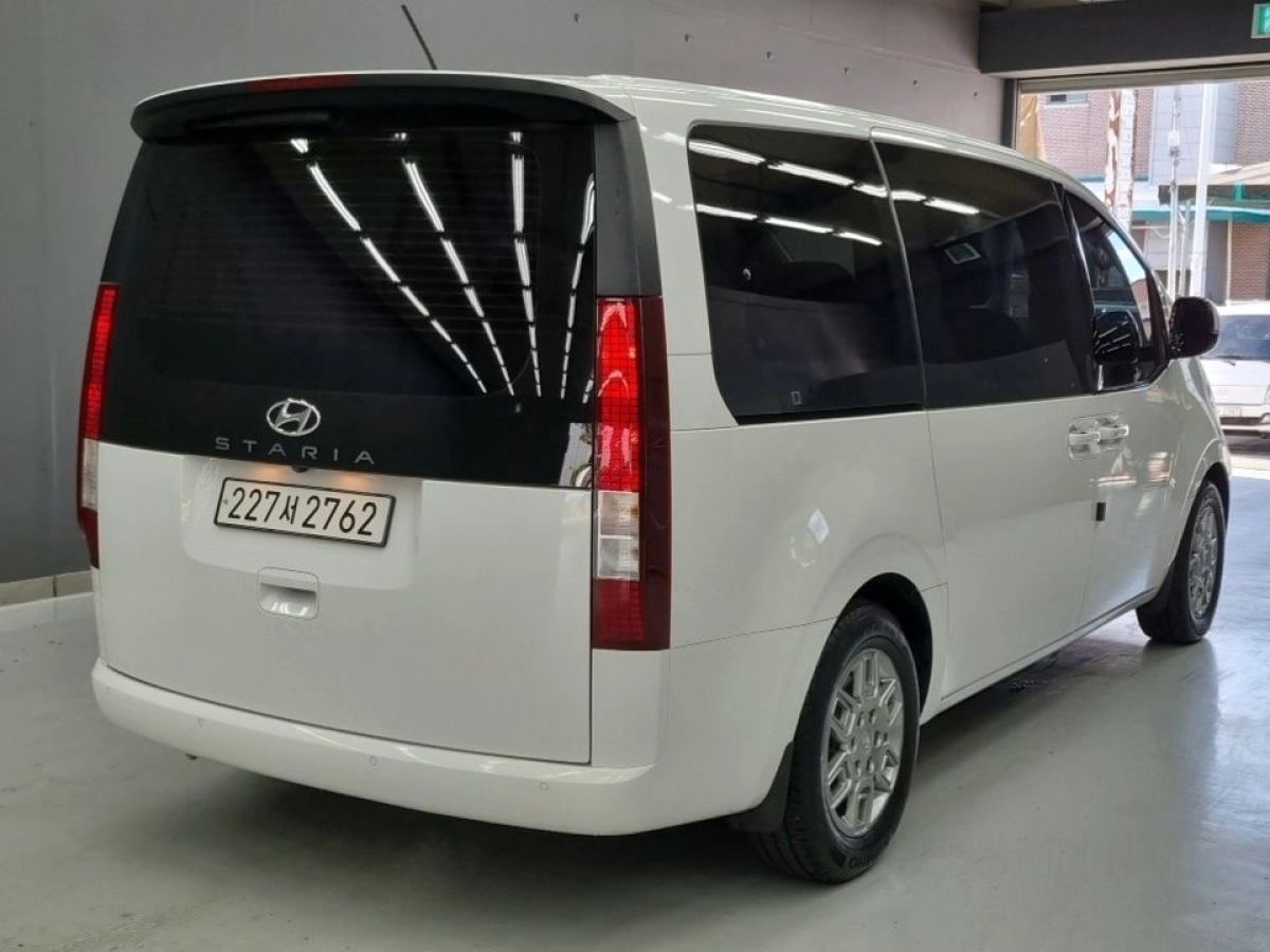 HYUNDAI STARIA