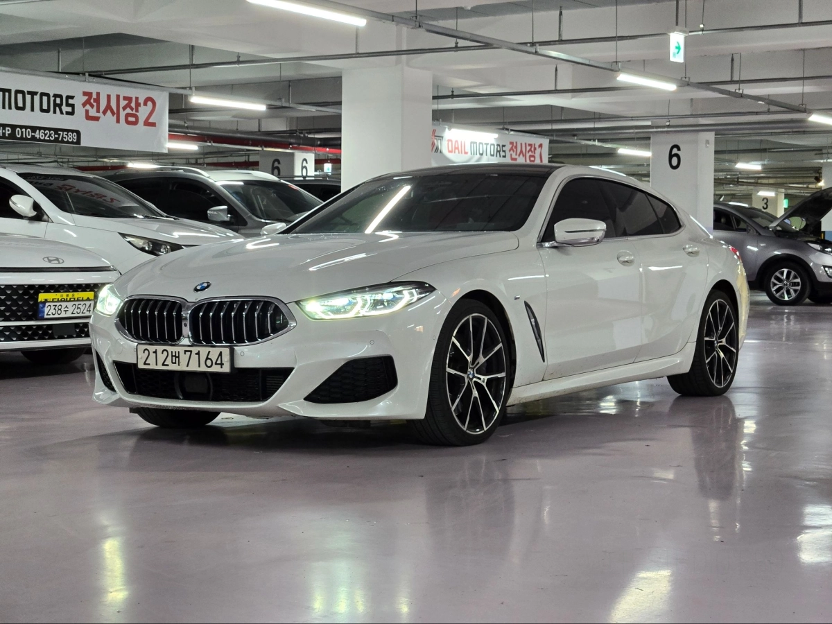 BMW 8-SERIES G15