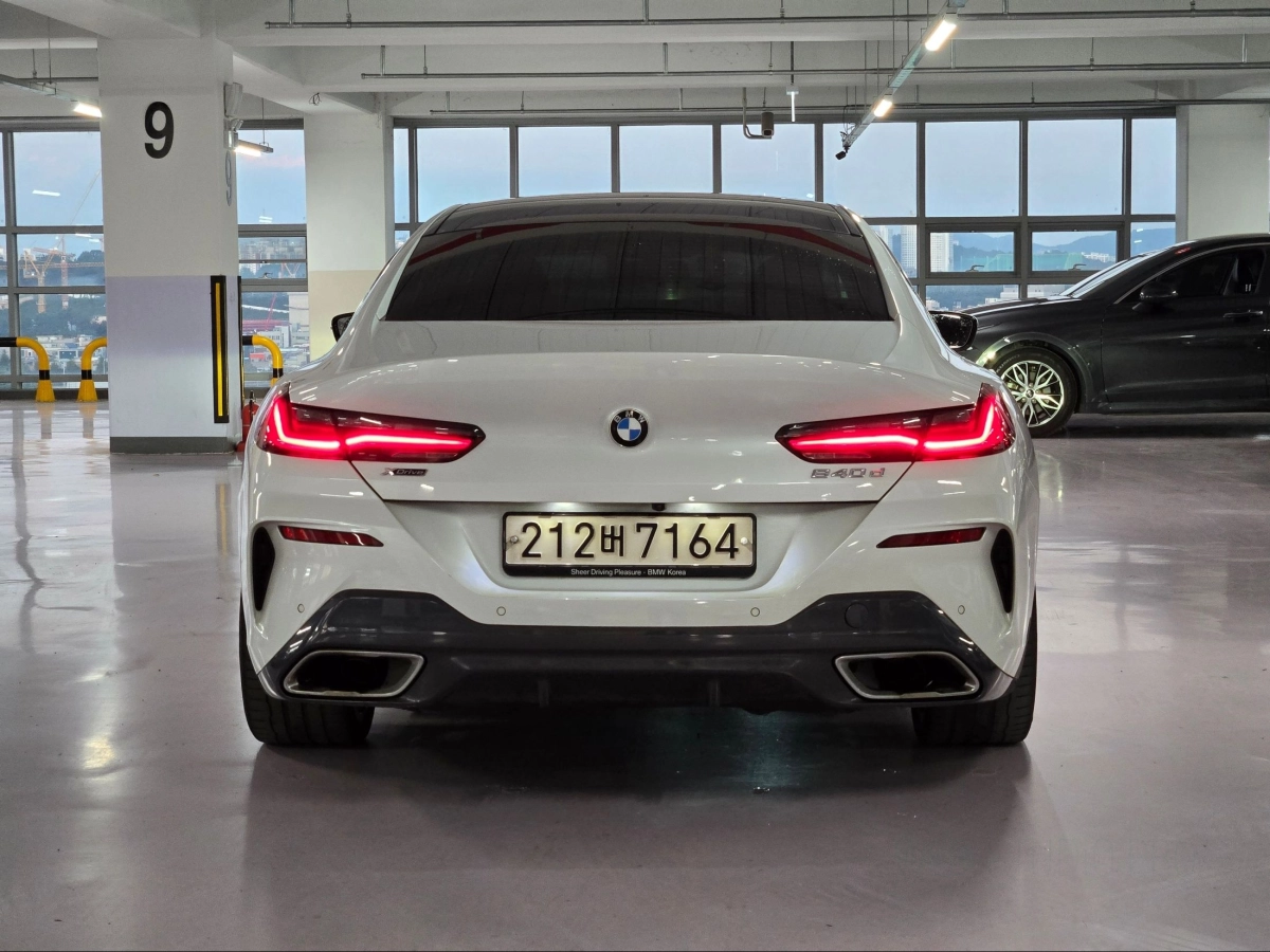 BMW 8-SERIES G15