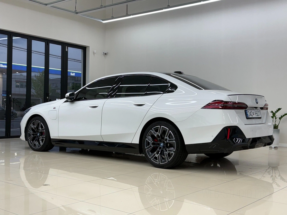 BMW 5-SERIES G60 2024