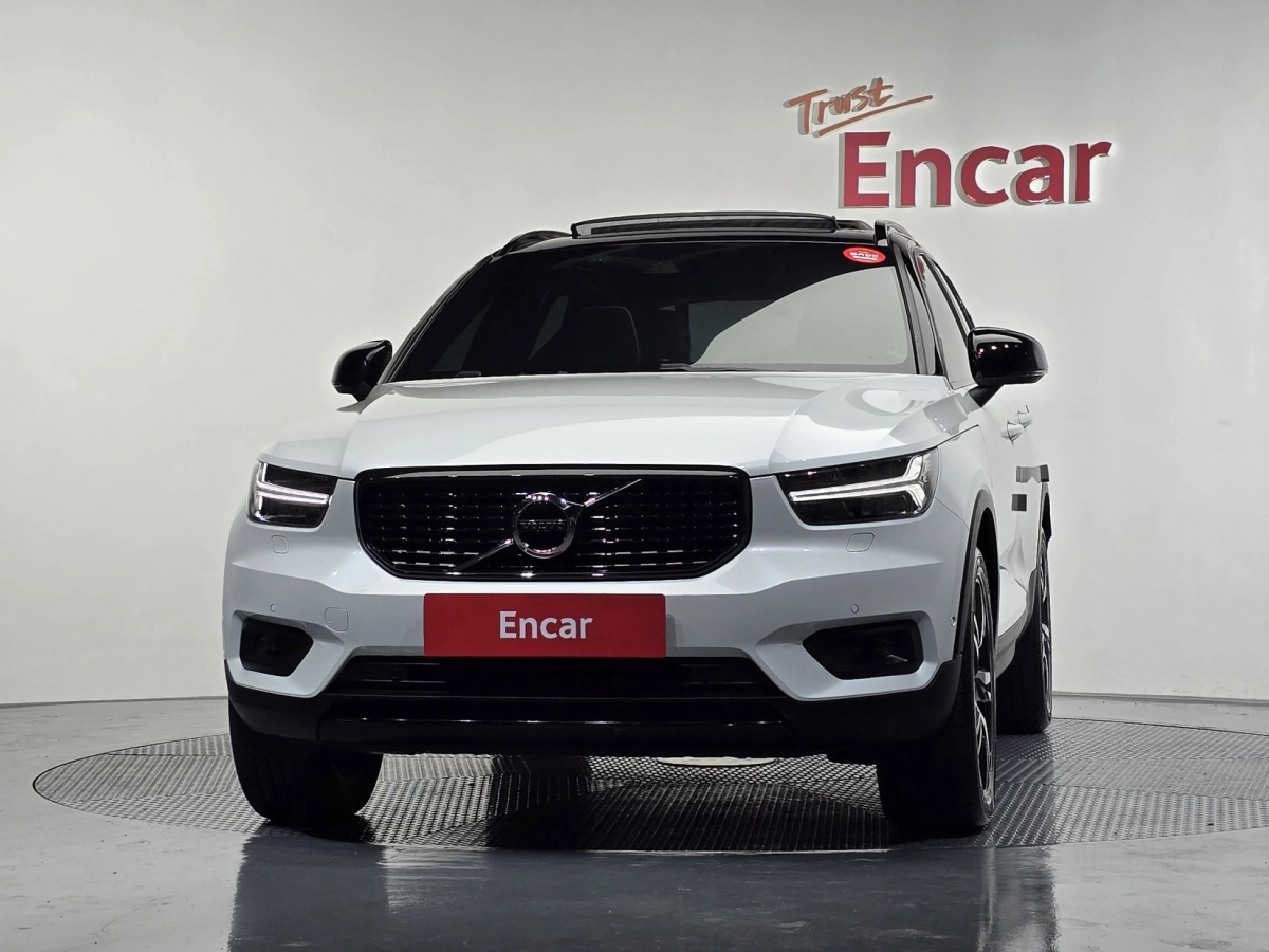 VOLVO XC40
