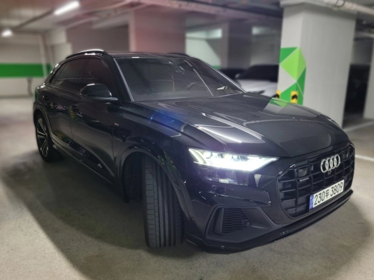 AUDI Q8 4M