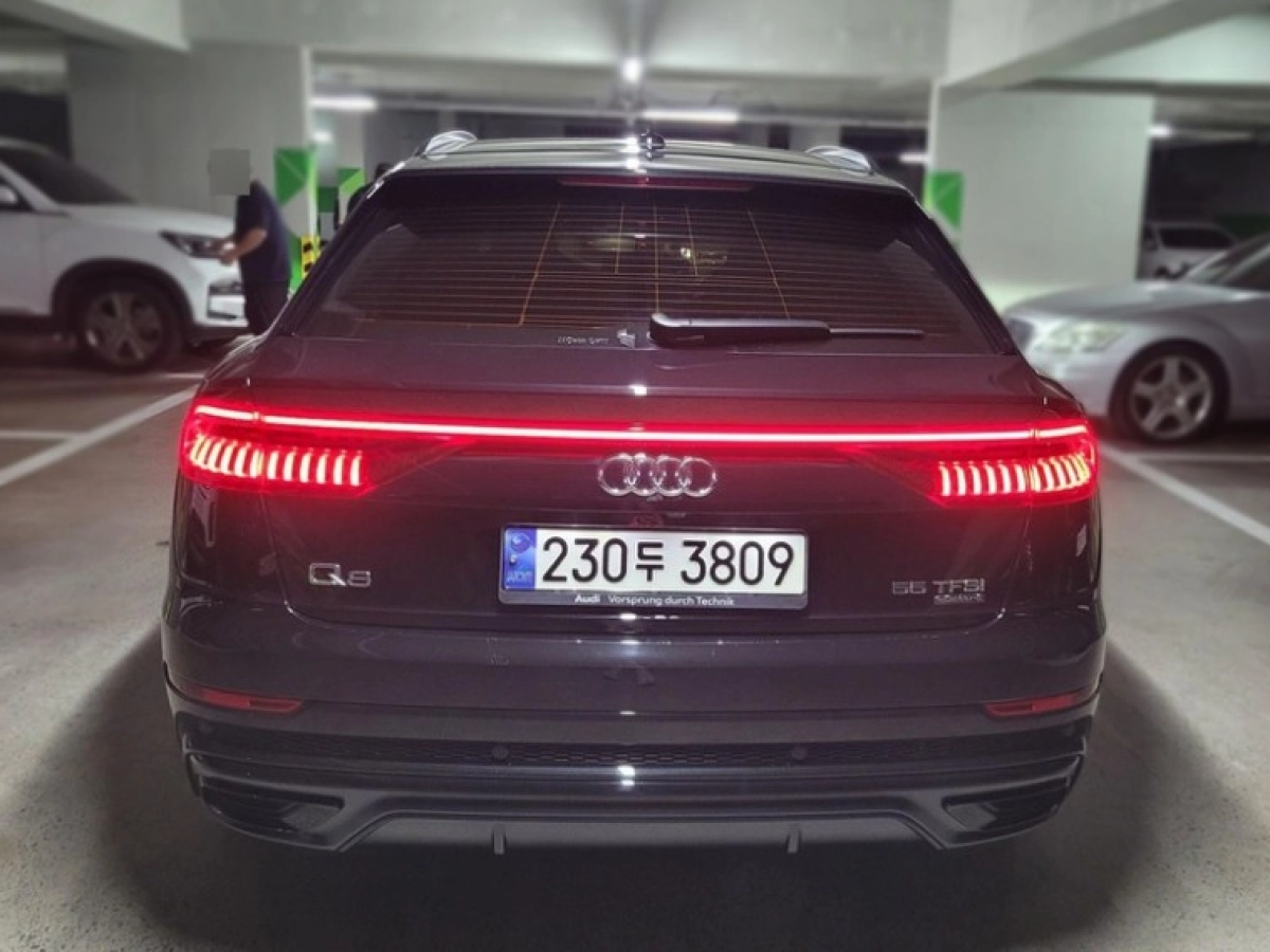 AUDI Q8 4M