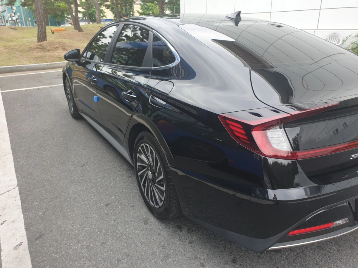HYUNDAI SONATA HYBRID DN8