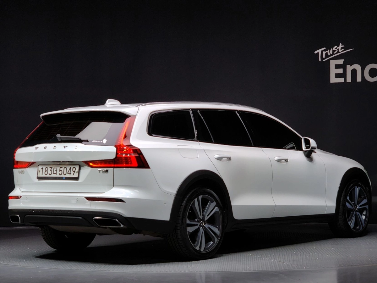 VOLVO V60 CROSS COUNTRY