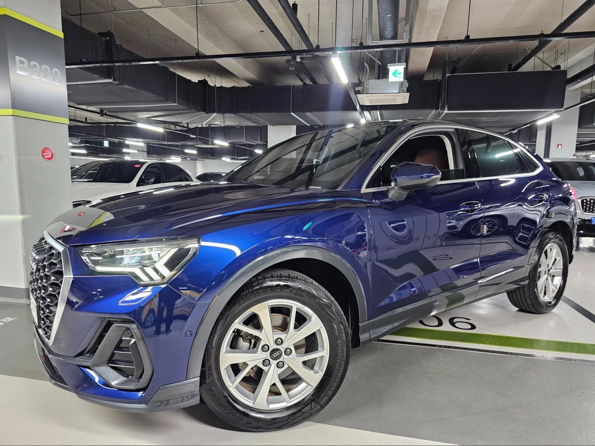 AUDI Q3 F3
