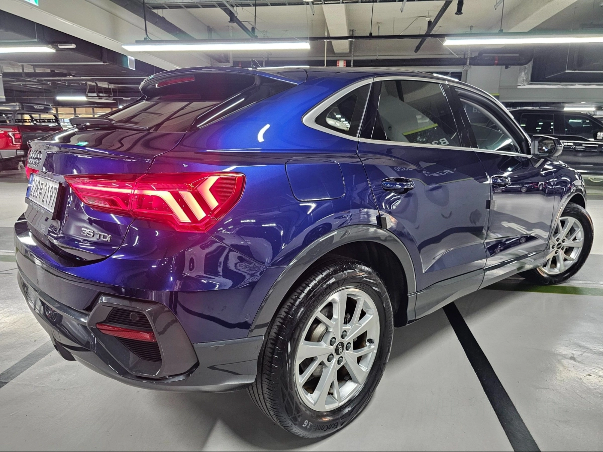 AUDI Q3 F3