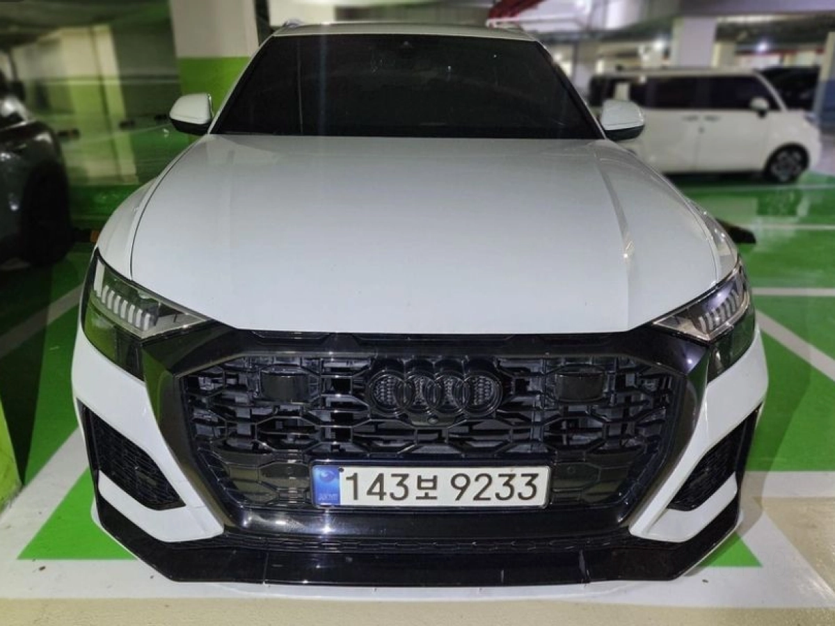 AUDI Q8 4M