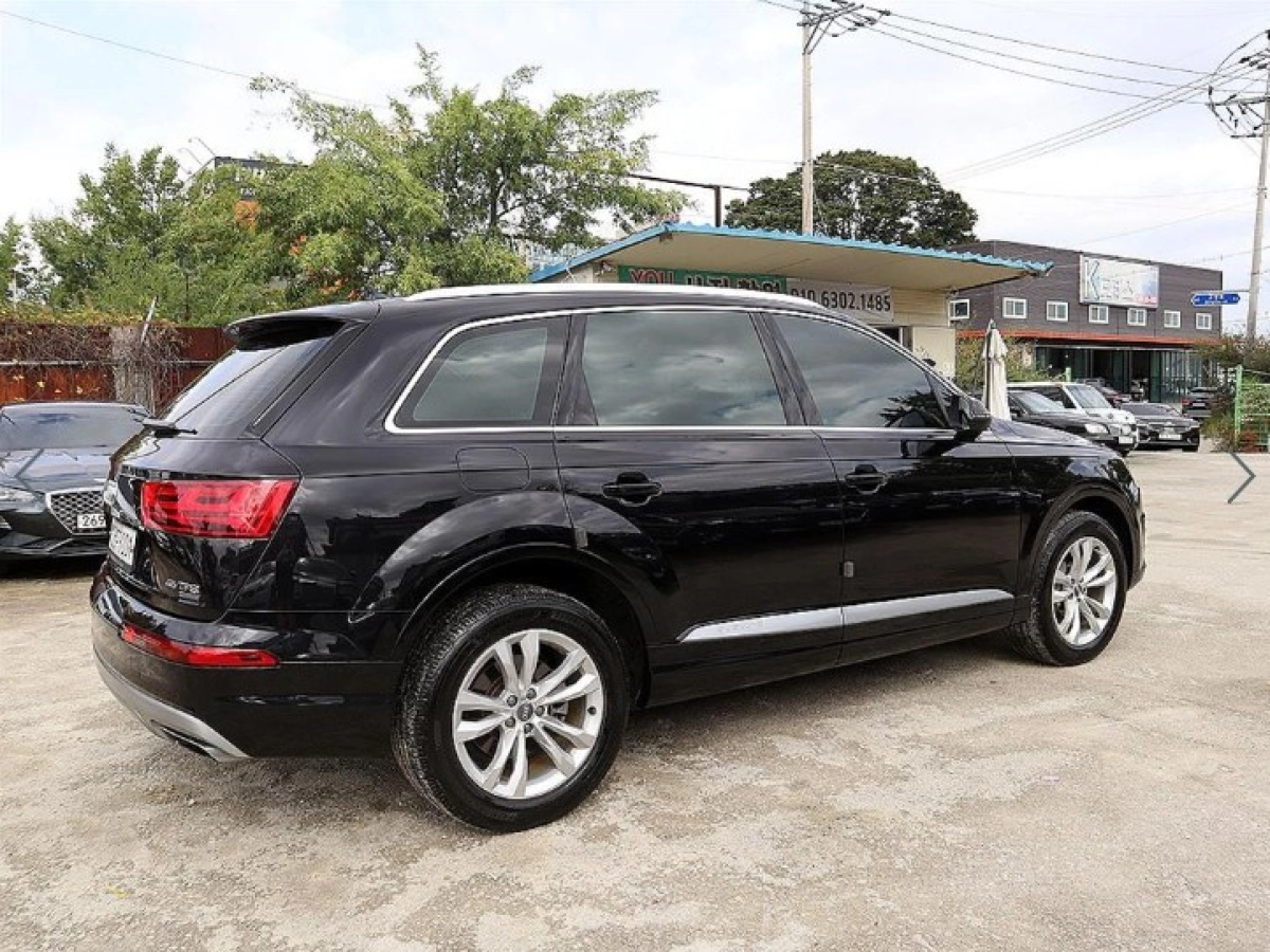 AUDI Q7 4M