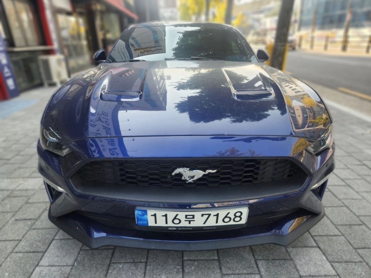 FORD MUSTANG