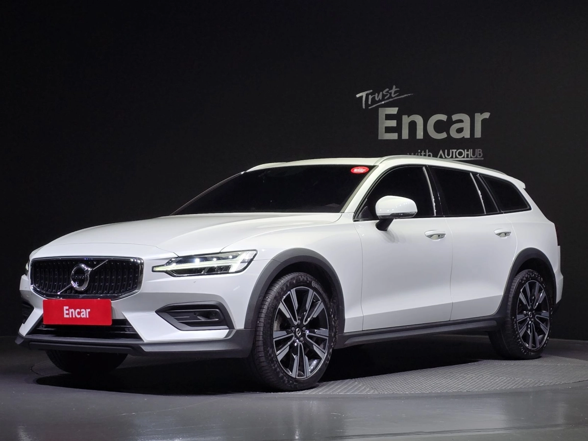 VOLVO V60 CROSS COUNTRY
