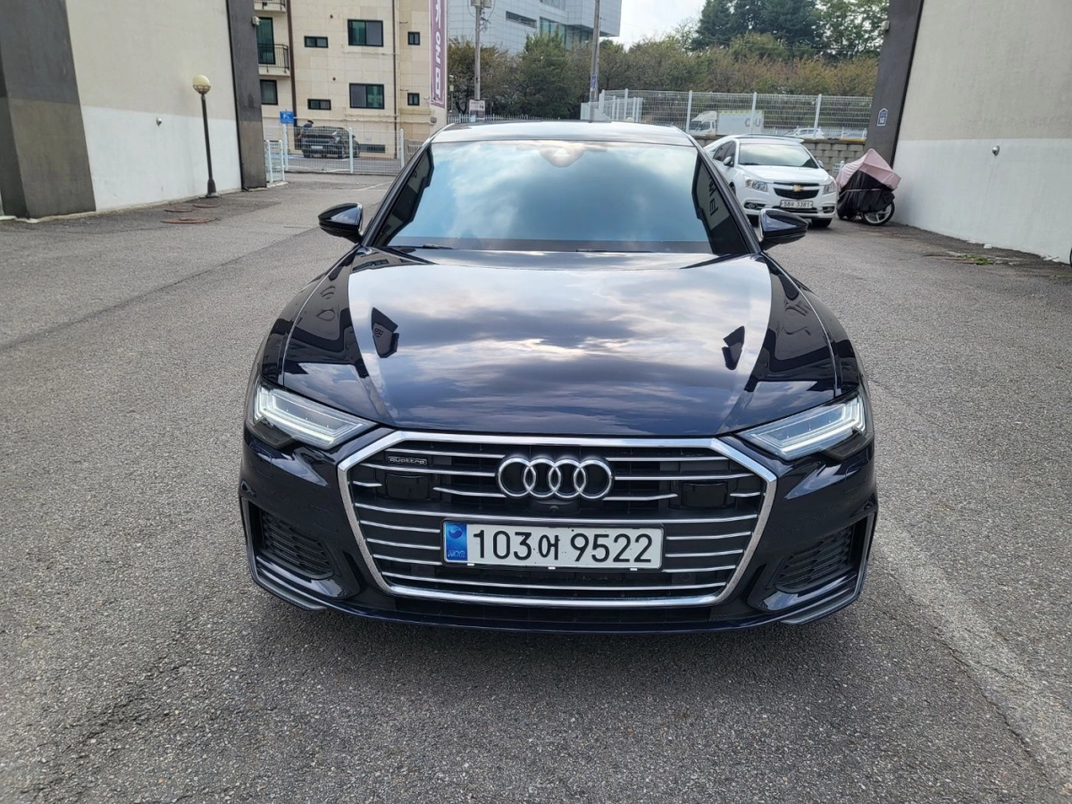 AUDI A6 C8
