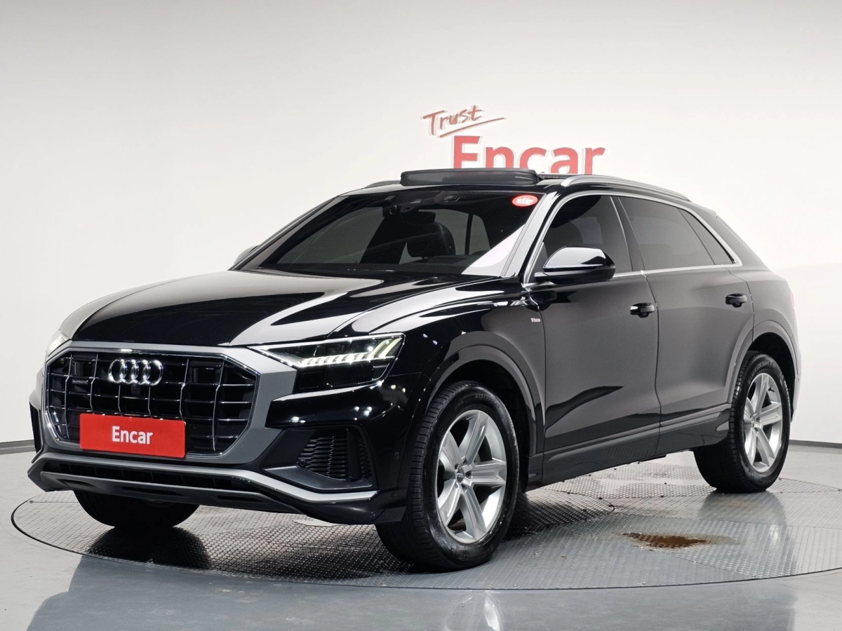 AUDI Q8 4M