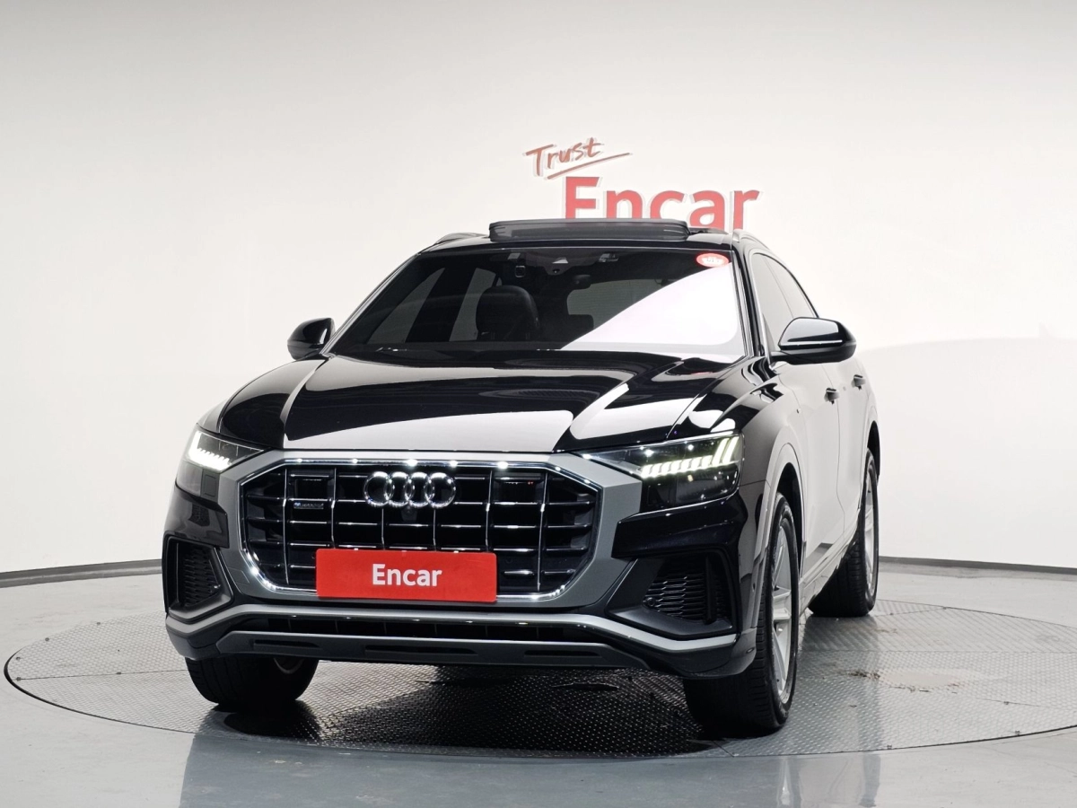 AUDI Q8 4M