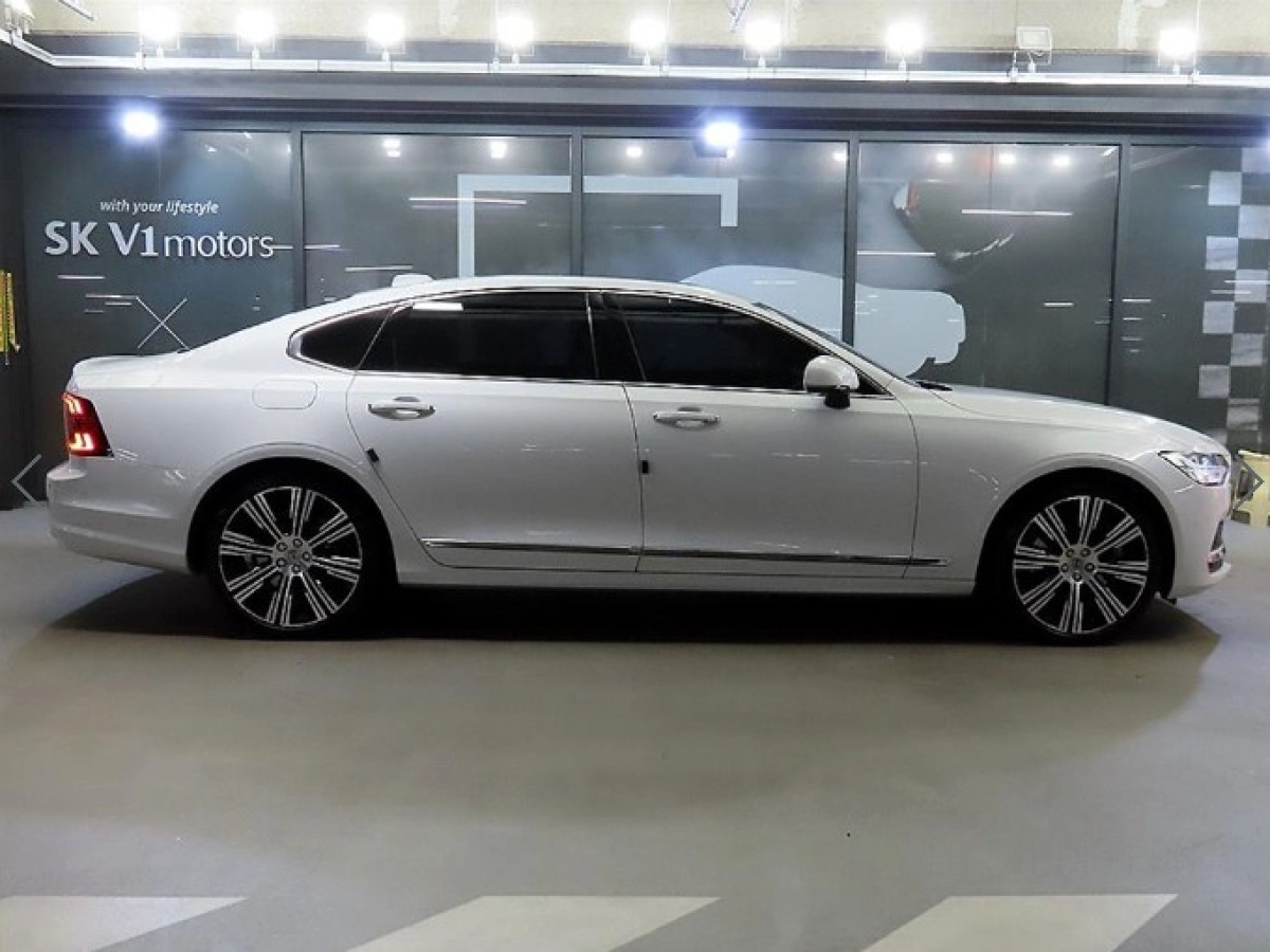 VOLVO S90