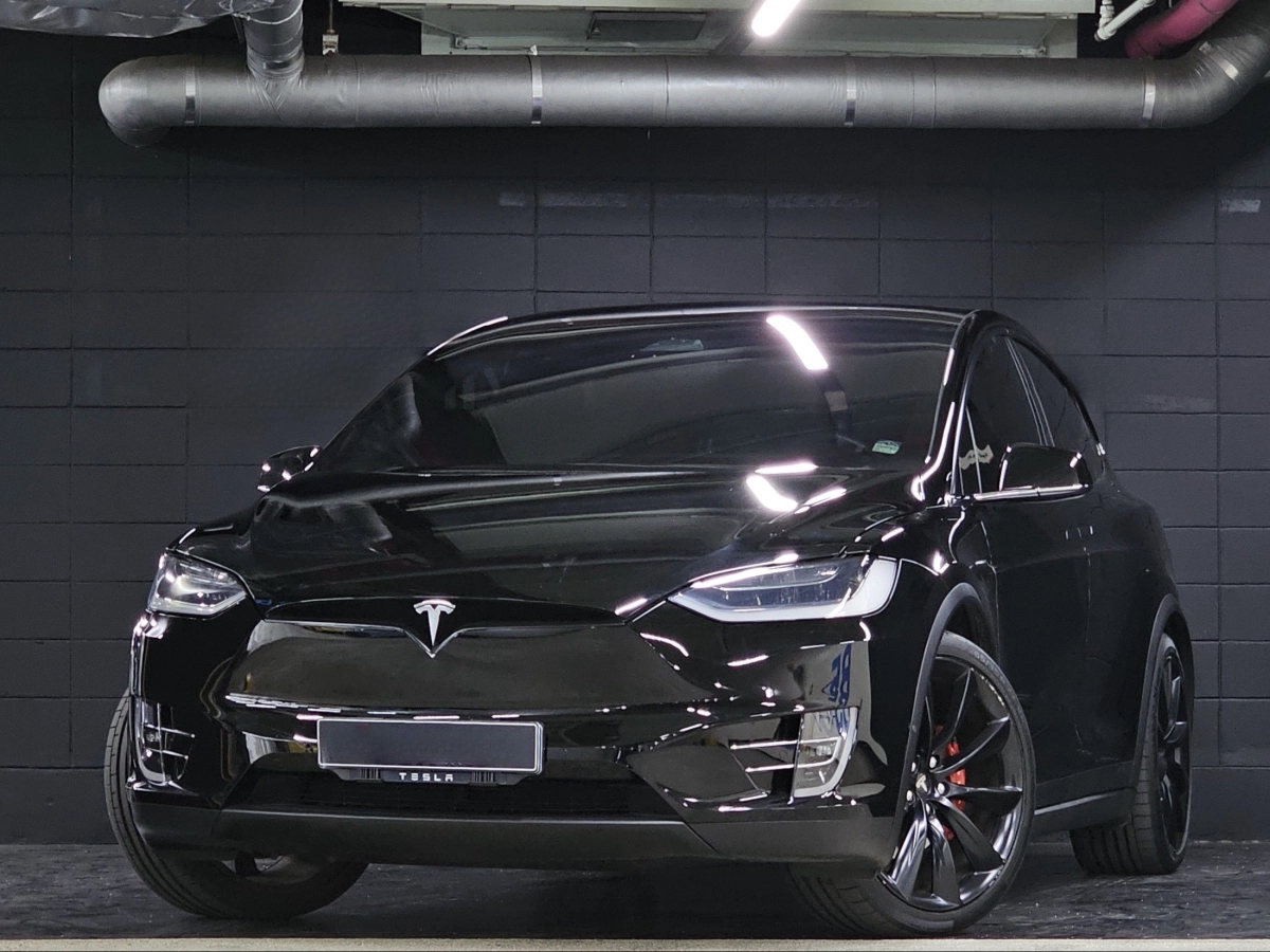 TESLA MODEL X