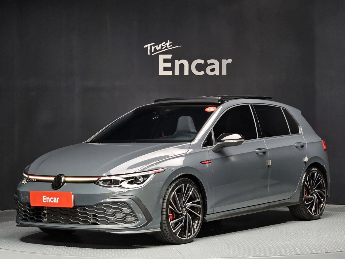 VOLKSWAGEN GOLF 2024