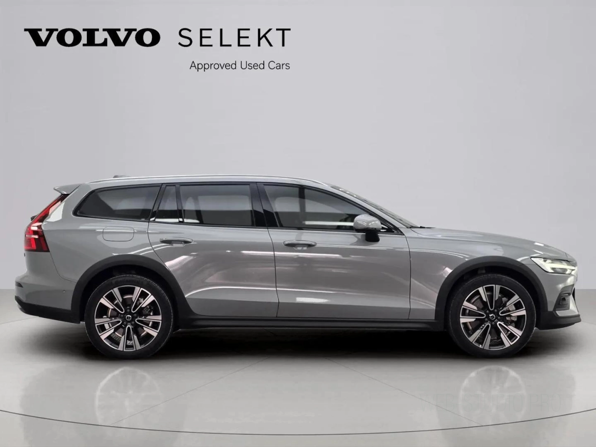 VOLVO V60 CROSS COUNTRY