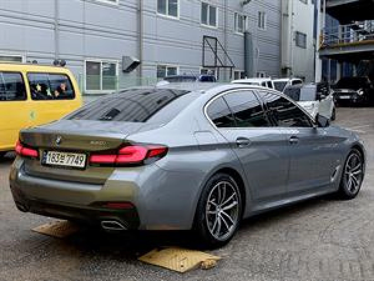 BMW 5-SERIES G30