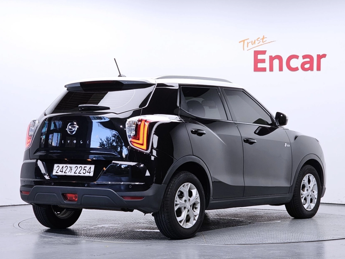 SSANGYONG TIVOLI VERY NEW