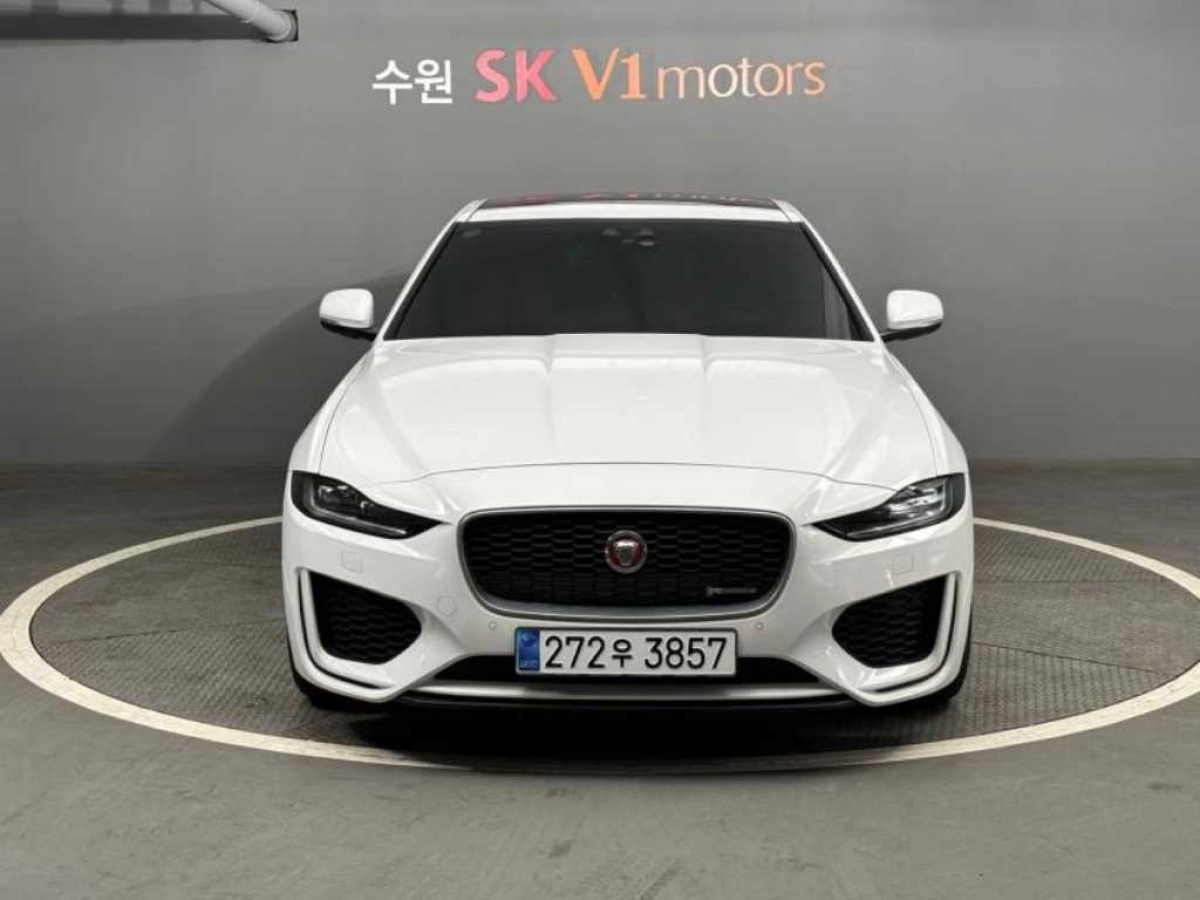 JAGUAR XE