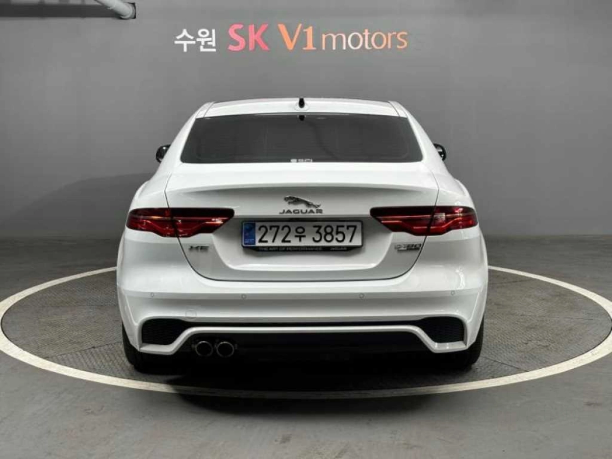 JAGUAR XE