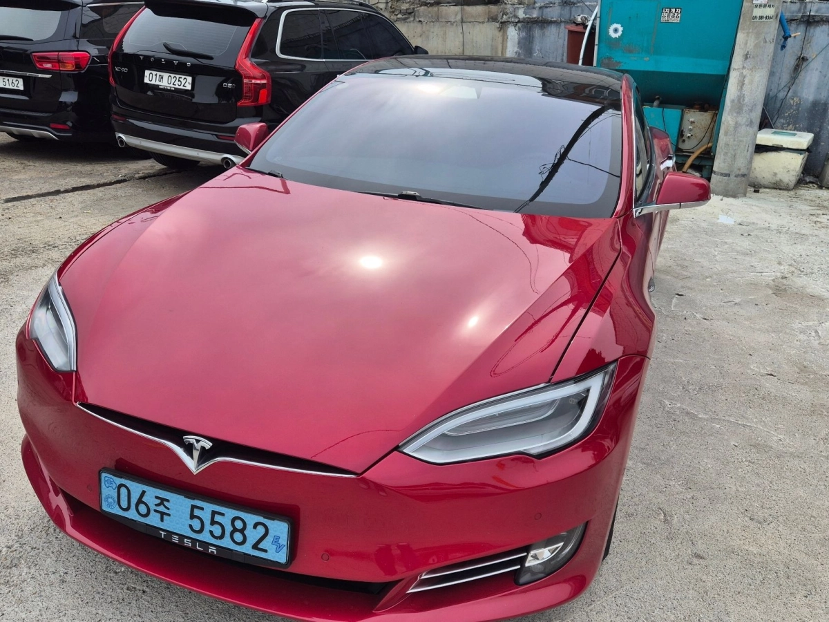TESLA MODEL S