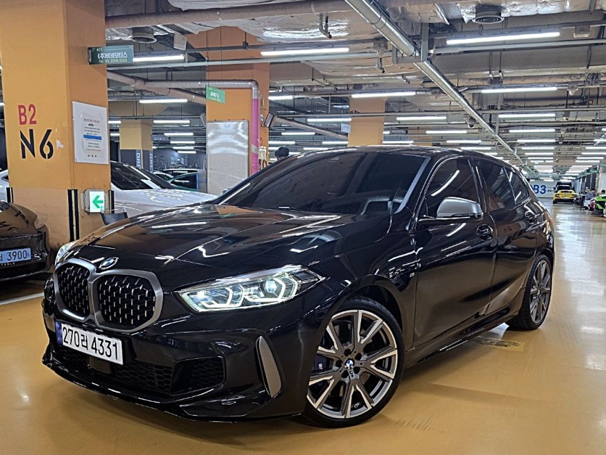 BMW 1-SERIES F40  2024