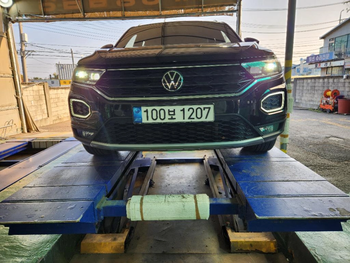 VOLKSWAGEN T-ROC