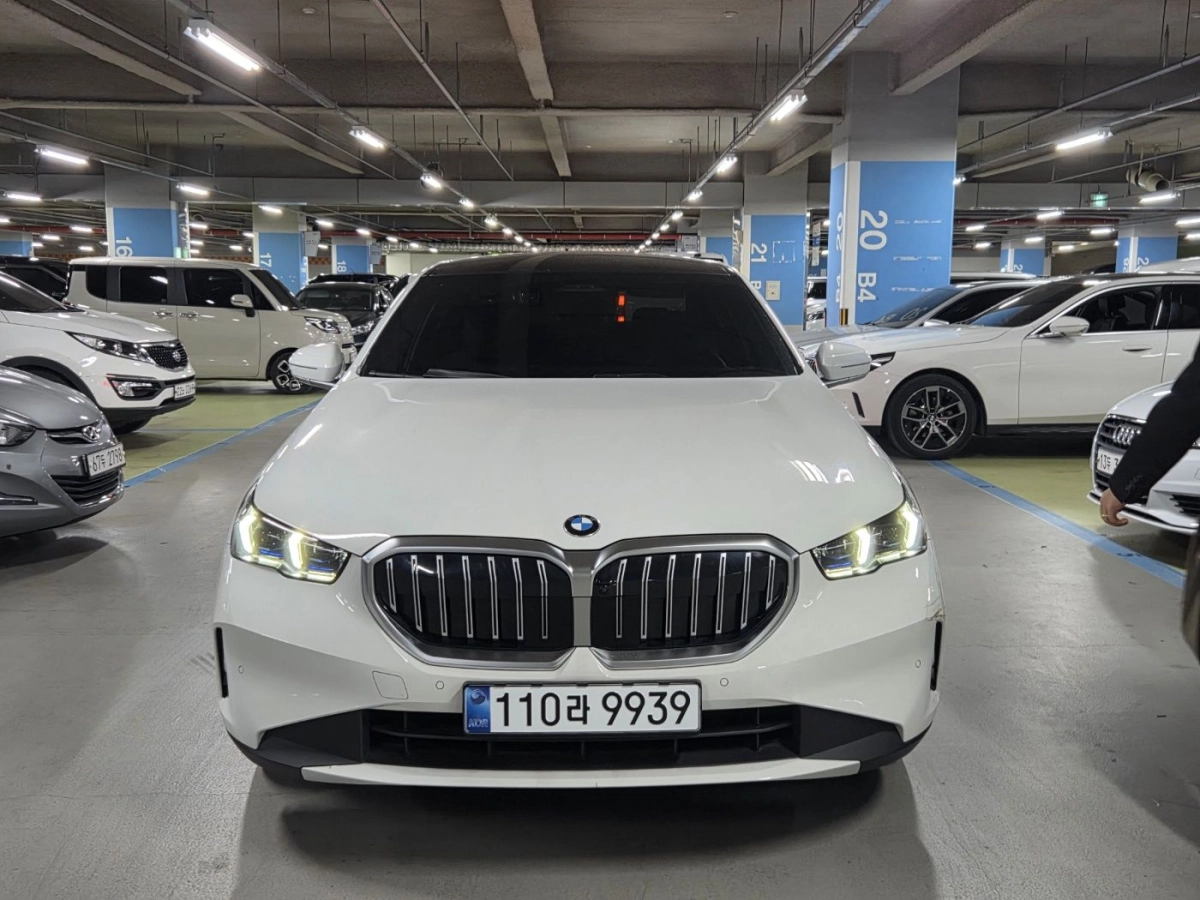 BMW 5-SERIES G60 2024