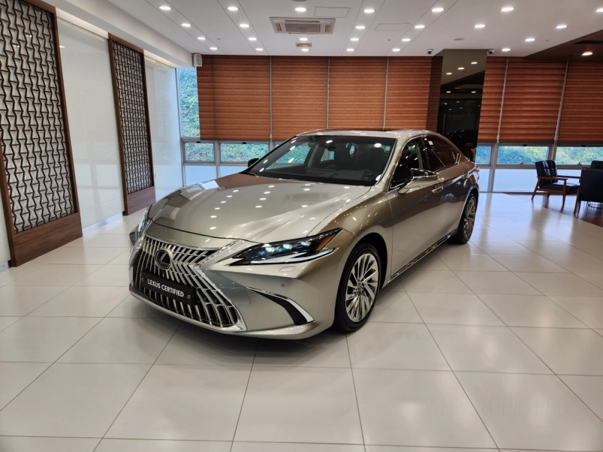 LEXUS ES300H  2025