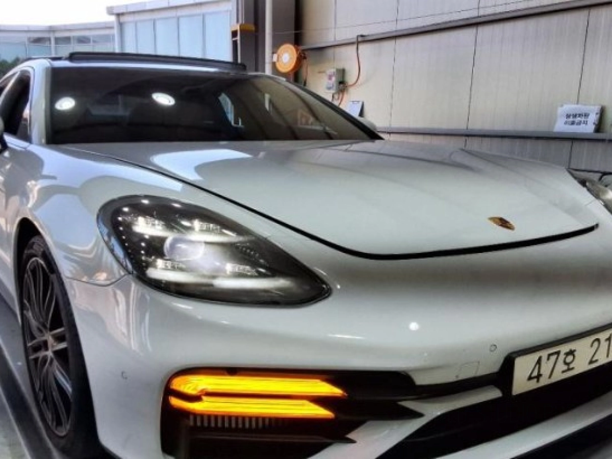 PORSCHE PANAMERA 971