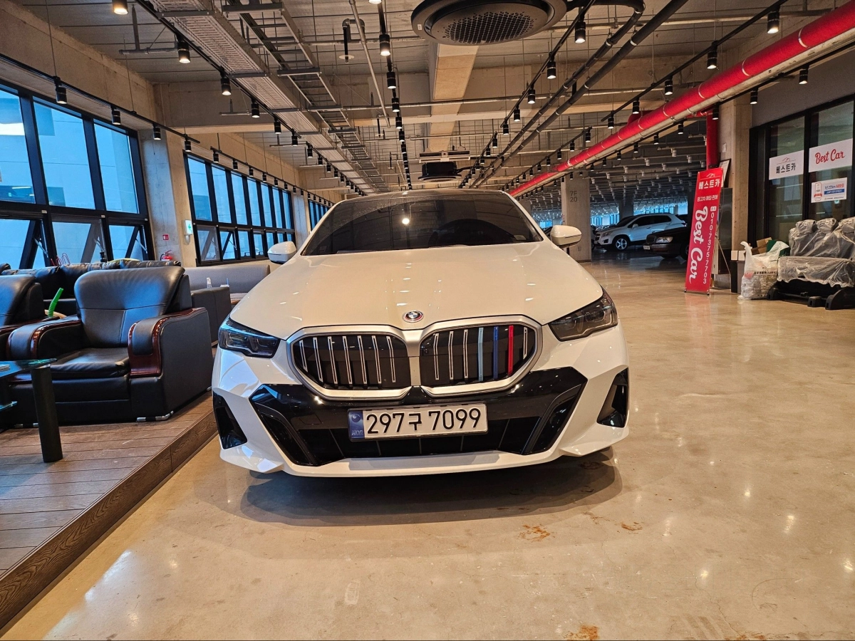 BMW 5-SERIES G60 2024