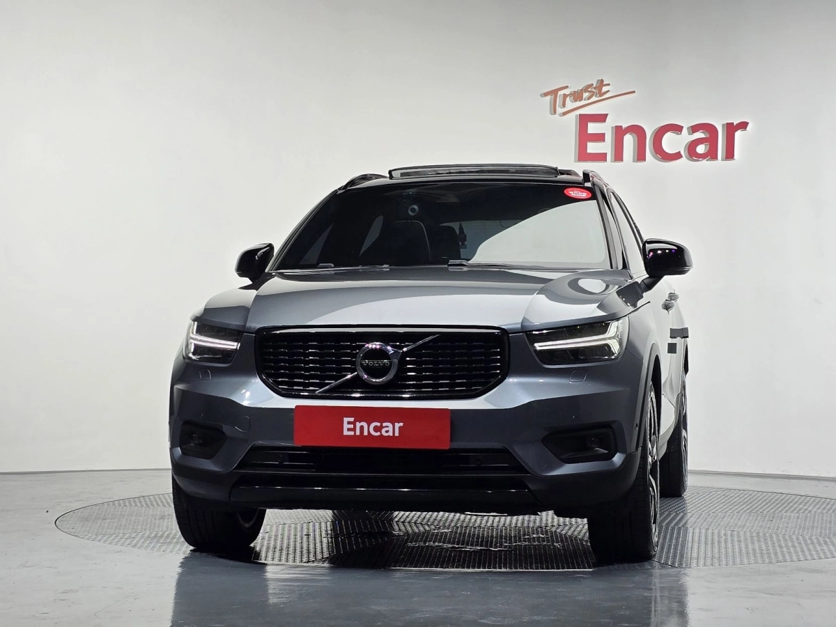 VOLVO XC40