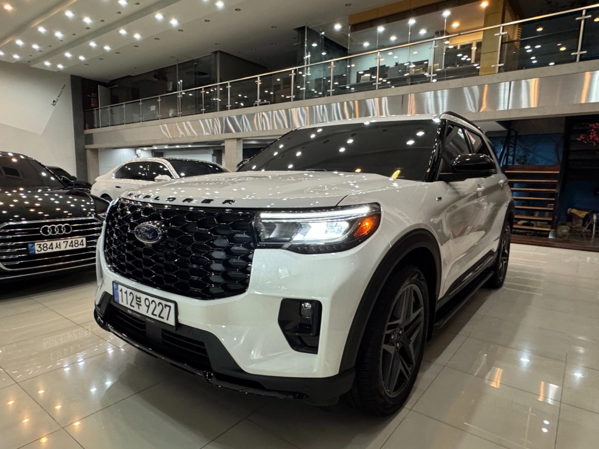 FORD EXPLORER  2025