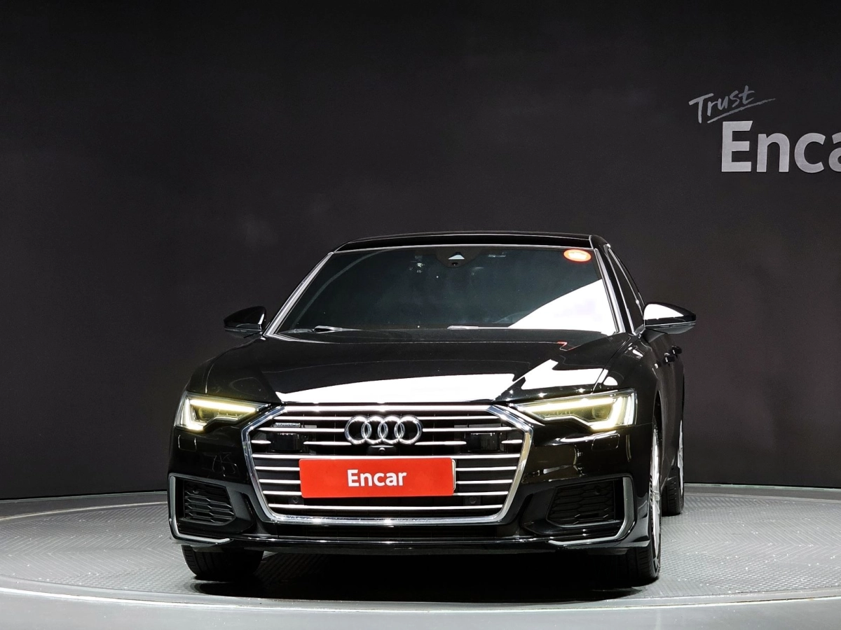 AUDI A6 C8