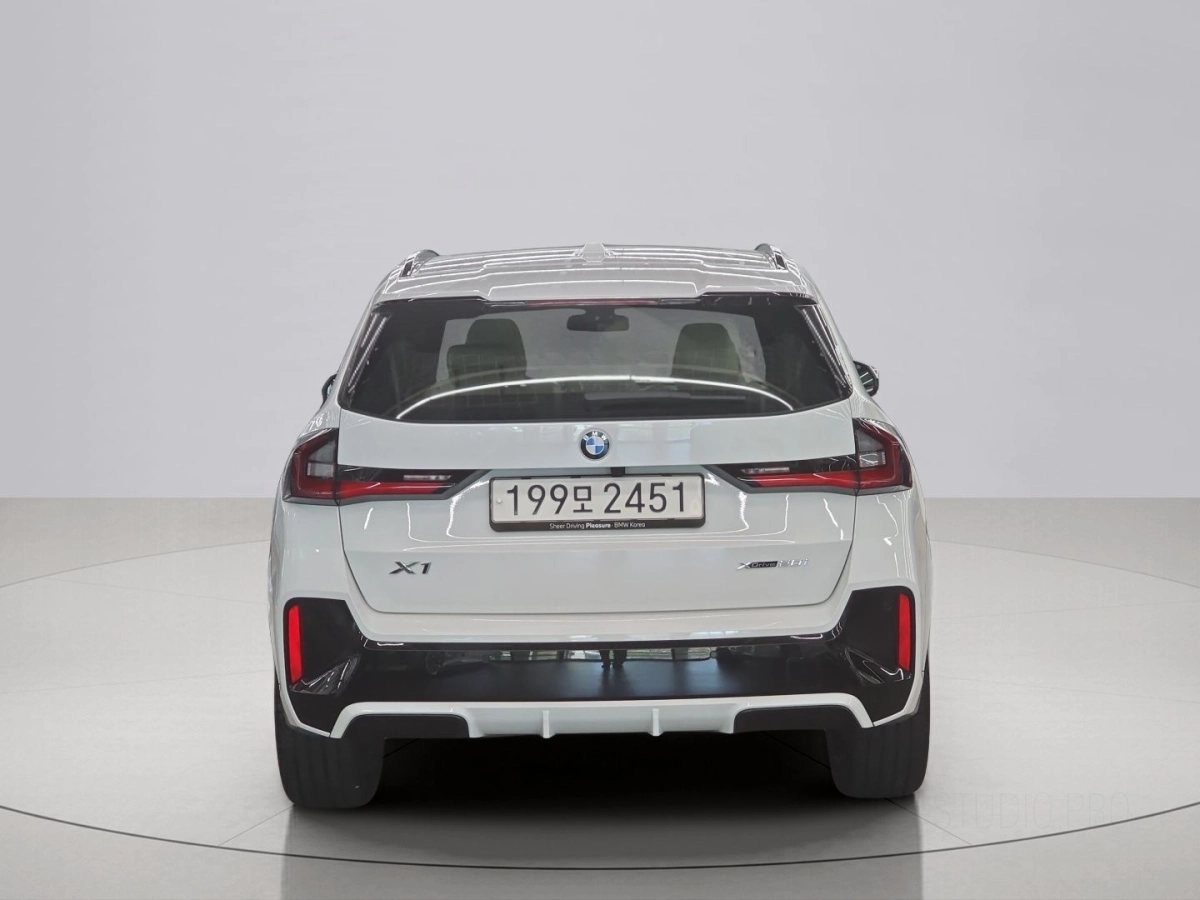 BMW X1 U11